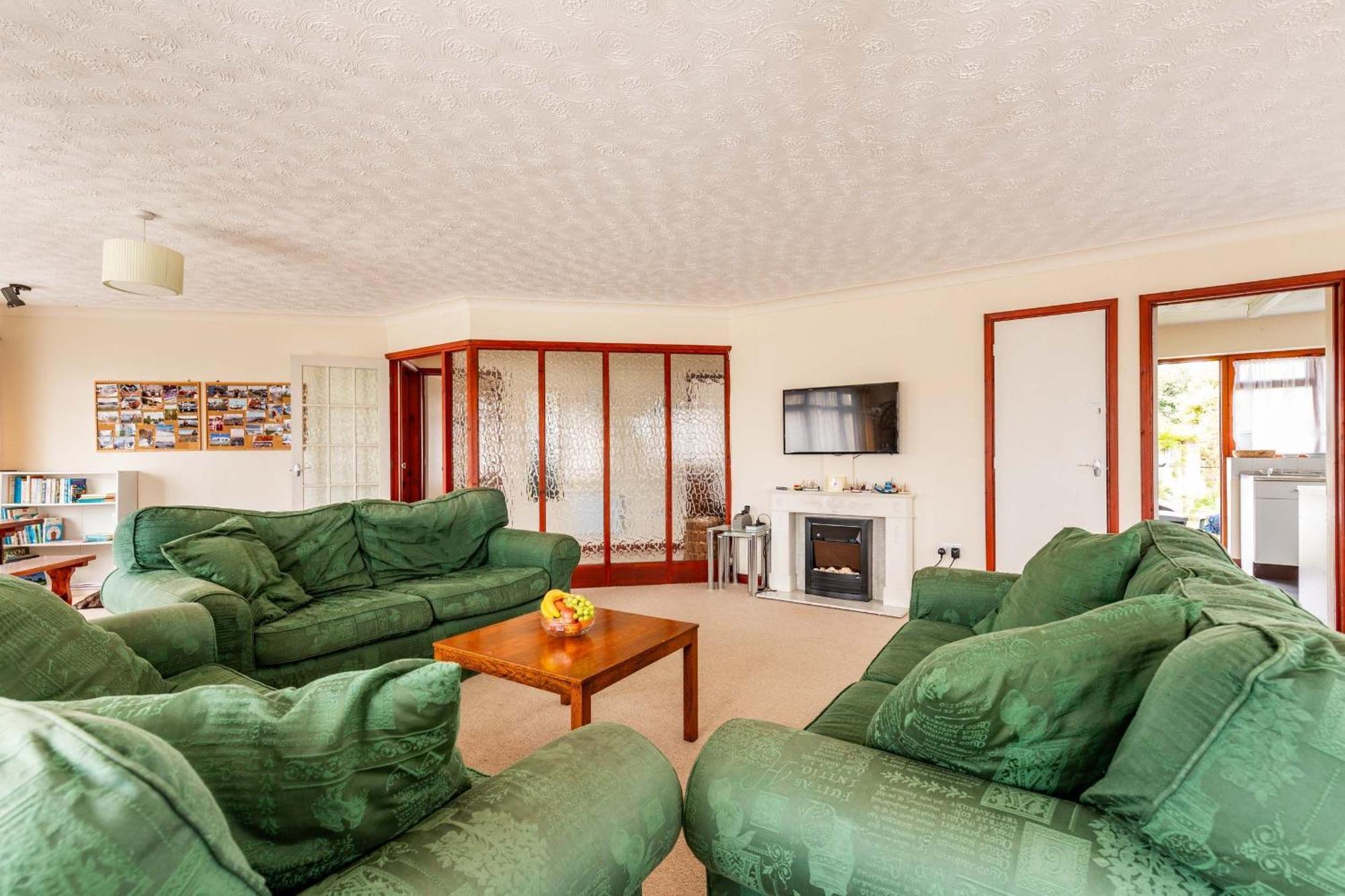 Host & - Cransley Holiday home *
